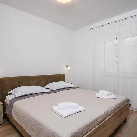 Apartment Marina *